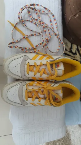Tênis Adidas original perfeito estado. Edição limitada