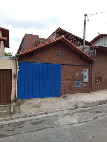 Casa com 3 Quarto(s) e 2 banheiro(s) para Alugar, 150 m² por R$ 3055 / Mês