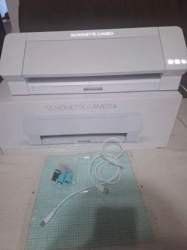Silhouette cameo 4