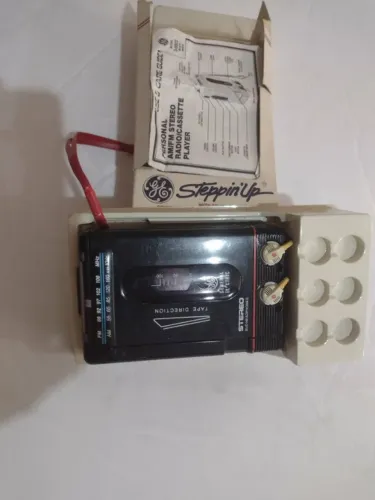 Walkman da marca General Electric (modelo 3-6602), conhecido como "Steppin' Up