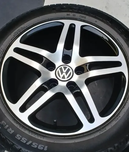 Motion aro 15 furação 4x100 c/ pneus Pirelli 195/55
