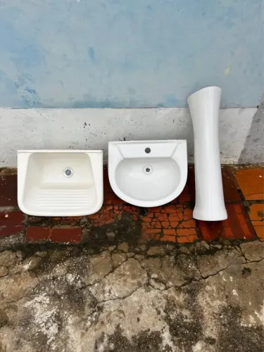 pia de banheiro e coluna 