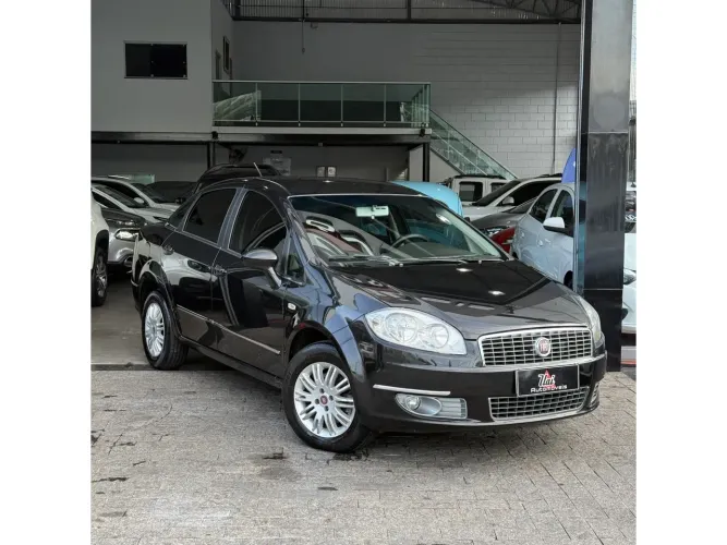 Fiat Linea Essence 1.8 Flex 16V 4P 2013