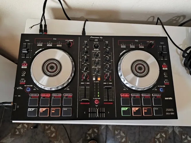 Vendo Controladora Pioneer DDJ SB2 em Excelente estado !!