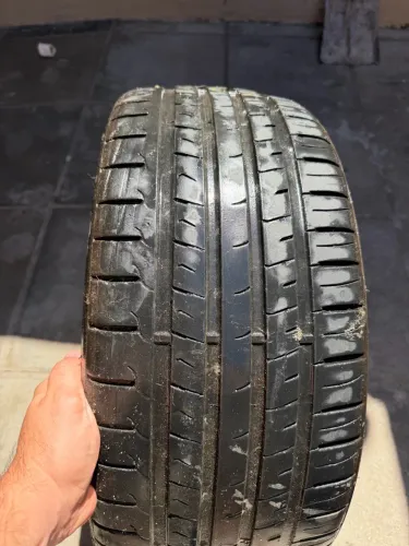 VENDO PNEU ARO 20 225 35 praticamente novo TEM QUE VULCANIZAR
