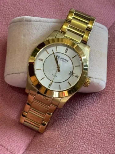 Relógio Technos St. Moritz dourado com mostrador branco e data