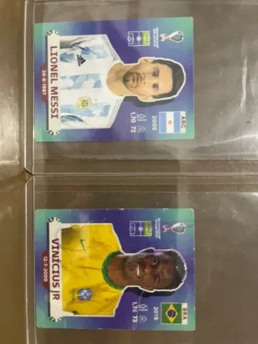 Figurinhas antiga Copa 2022 messi e vini jr
