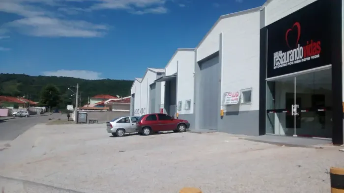 Galpão/Depósito/Armazém para aluguel tem 261 metros quadrados