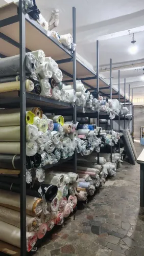 Prateleiras para estoque de tecidos pela metade do preço