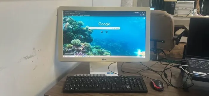 Computador LG All-in-One Completo com Teclado e Mouse PC LG All-in-One em Ótimo Estado Com