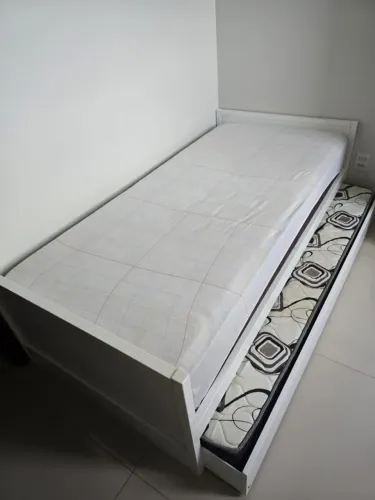 Cama Branca de madeira com cama auxiliar (Cia do Móvel) - Retirar na 106 Norte