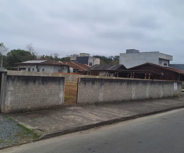 OPORTUNIDADE, 3 TERRENOS CONJUGADOS, LIMPOS, PLANOS E MURADOS, VILA NOVA-JOINVILLE.