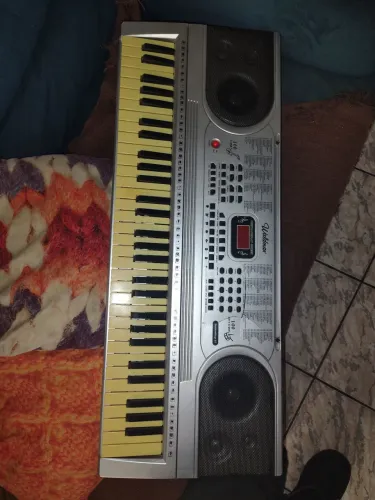 Vende-se um teclado em ótimo estado