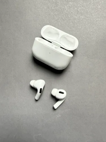 AirPods Pro (1 geração) !Contem detalhe!