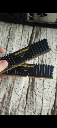 Memória RAM Corsair 16gb 2x8 2400mhz