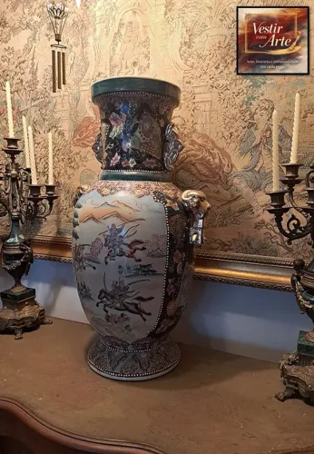 Vaso Chinês Monumental em porcelana estilo Satsuma Relevo Moriage