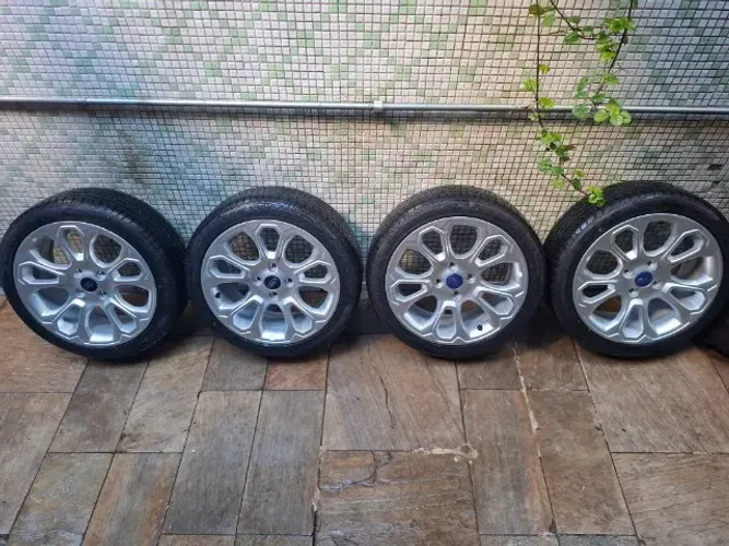 4 Rodas de Ecosport 17' com pneus em ótimo estado