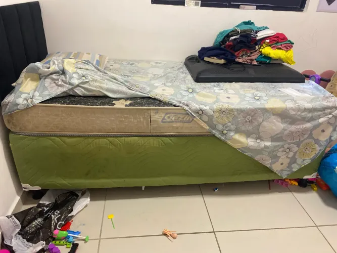 Cama solteiro usada