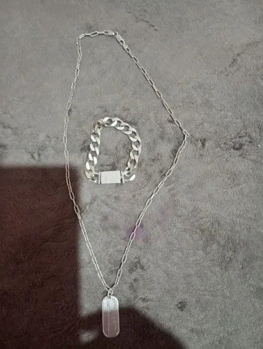 Duas puseira e um cordão