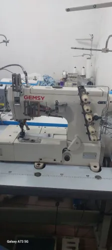 Máquina galoneira