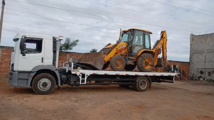 Vende se caminhão plataforma 