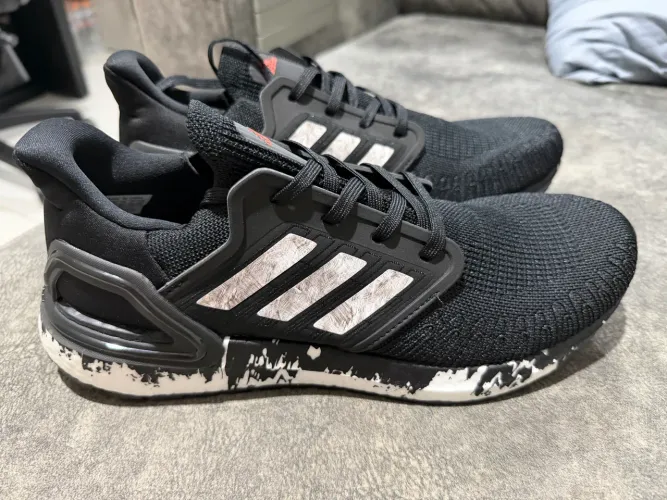 Tênis Adidas Ultraboost 20 - tamanho 43