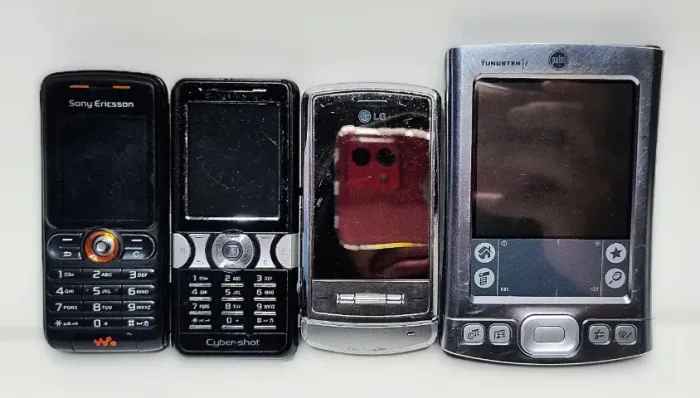 Lote de Celulares Antigos Sony Ericsson Lg Palm Leia a descrição