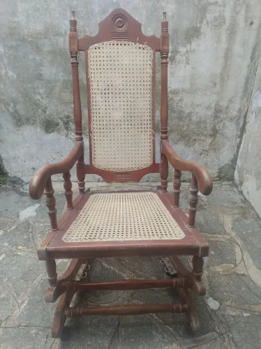 Cadeira balanço colonial