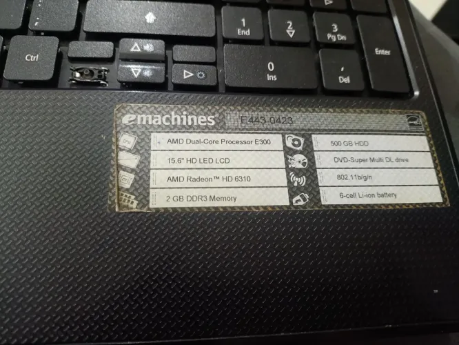 Notebook emachines E443 usado