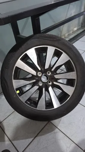 Roda com pneu 205/55 R17 do Nissan Kicks