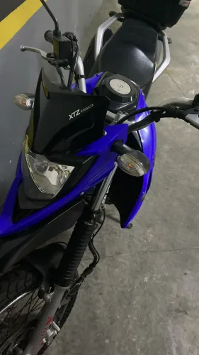Moto nova na garagem