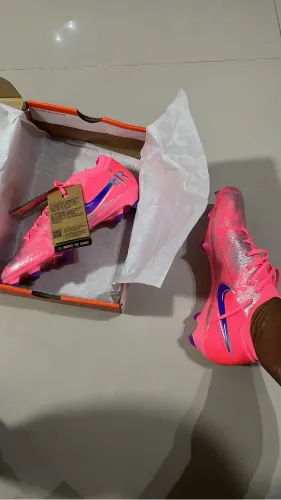 Chuteira VINI JR CAMPO MERCURIAL ZOOM VAPOR 16 PRO