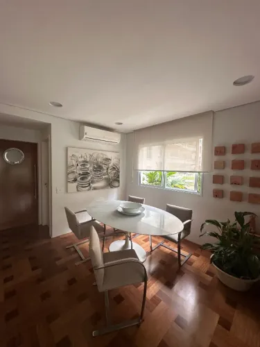 Mesa de jantar Oval de mármore Carrara Aero Sarinnen