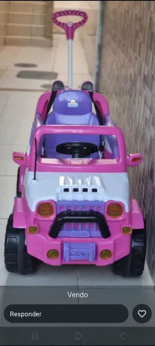 Vendo um carrinho infantil de empurrar semi novo