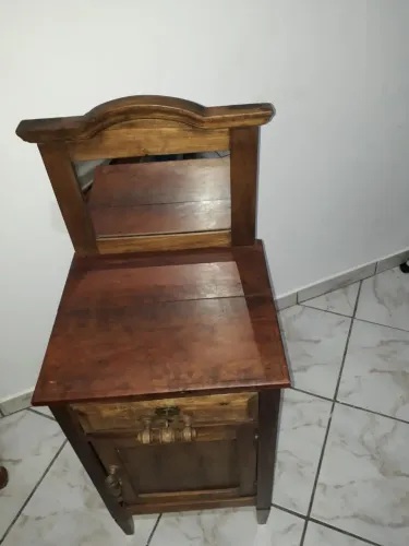 Móvel antigo de madeira