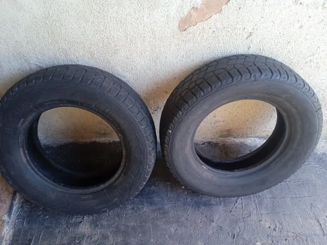 Vendo pneu pra HR 205/70/R15
