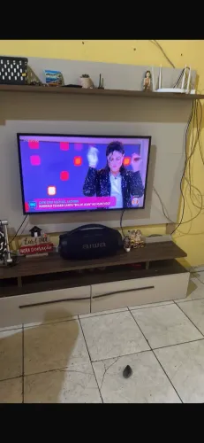 Conjunto painel e gaveteiro + tv 43 polegadas