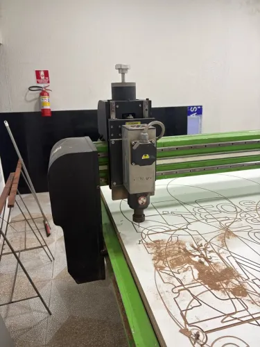 VENDE-SE MÁQUINA ROUTER CNC!