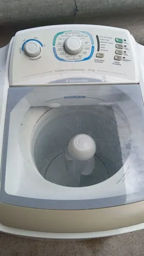 Máquina de lavar usada, não está ligando