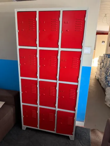 Roupeiro para funcionários 12 portas vermelho novo