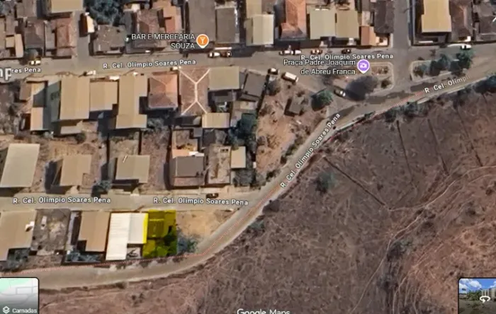 Terreno de 239,25 m² com casa em excelente localização - Alvinópolis/MG