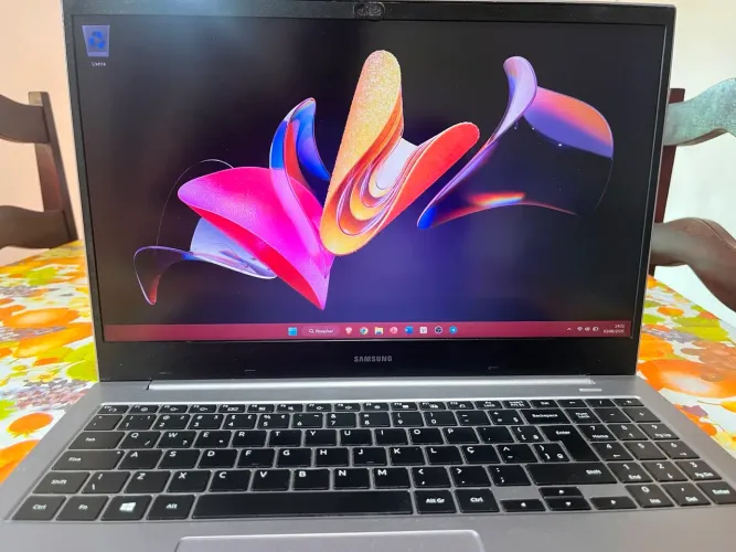 Samsung Book E30 | Intel i3 10ª Geração | 16GB RAM | SSD 256GB + HD 1TB