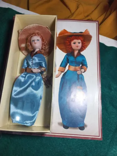 Boneca damas de epoca 