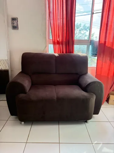 Sofá elegante seminovo 