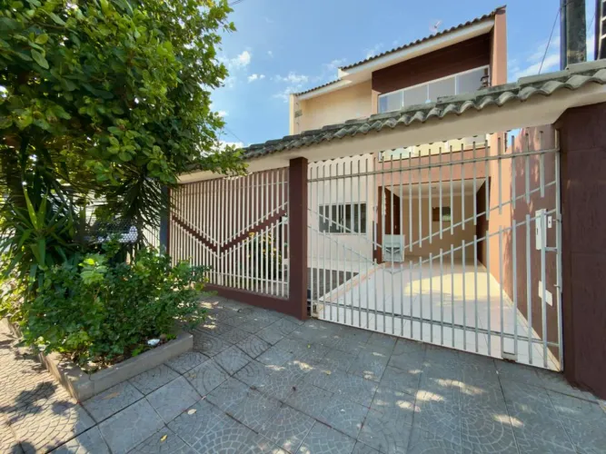Sobrado para alugar em Maringá, Jardim Santa Helena, com 3 quartos, com 100 m²