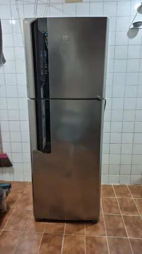 Vende-se Geladeira Eletrctrolux linda!!