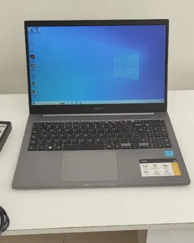 Samsung NP550XDA Notebook Celeron 6305 4GB RAM SSD 120GB Tela 15,6" Full HD