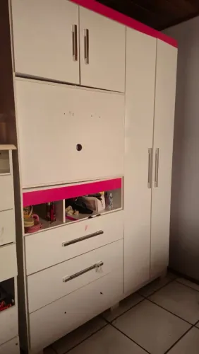 Guarda roupa solt 4pts 3gav para tv até 32"/ modelo grande/ em boas condições/ ENT e MONTO