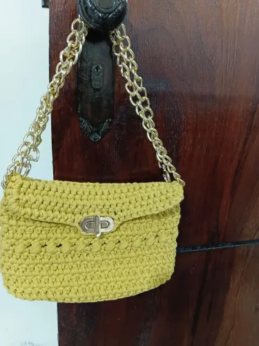 Bolsa croché estilosa e linda para ocasiões especiais.