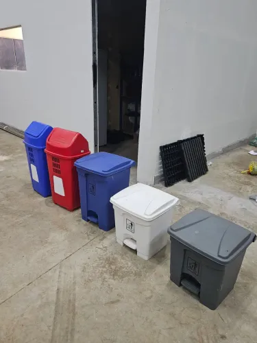 Lixeiras com pouco uso